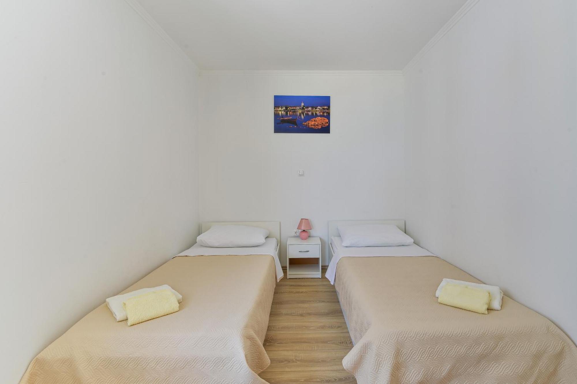 Apartments By The Sea Nin, Zadar - 13172 Rum bild
